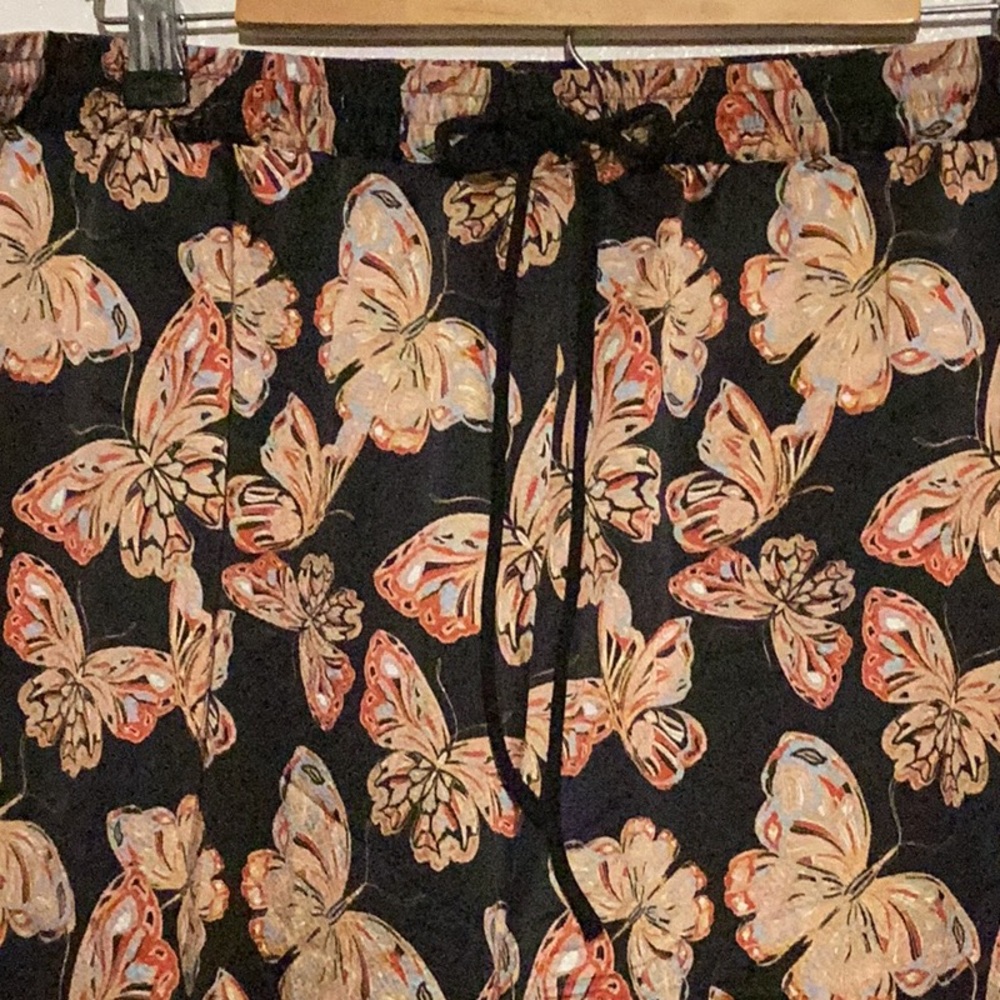 Black Floral Print Wide-Leg Pants - Picture 10 of 15